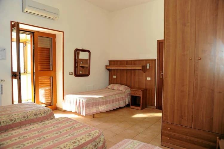 APARTMENT CAPACITY 4 Room, Oasi Madre Della Pace, Naples
