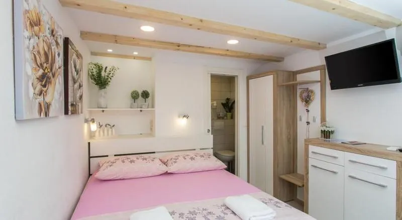 DOUBLE STANDARD Room, Lavender Garden Apartments, Dubrovnik