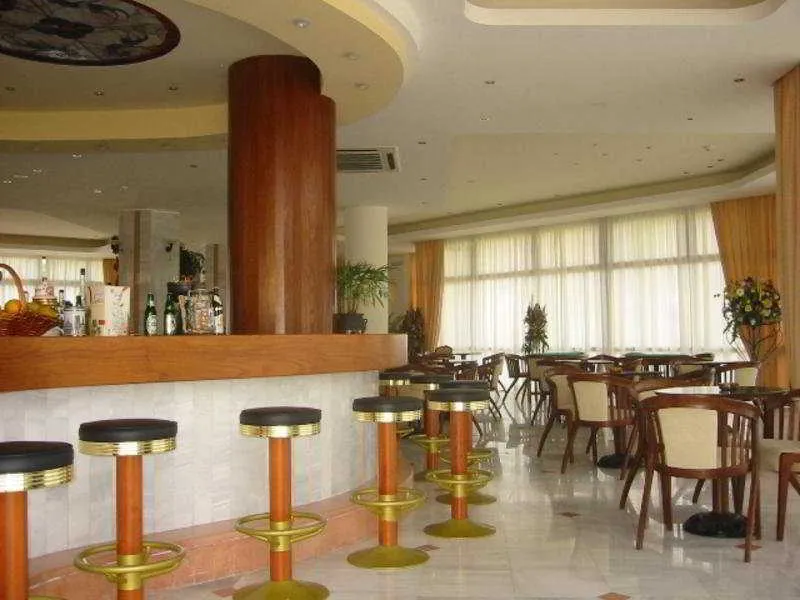 Bar, Vantaris Palace, Crete