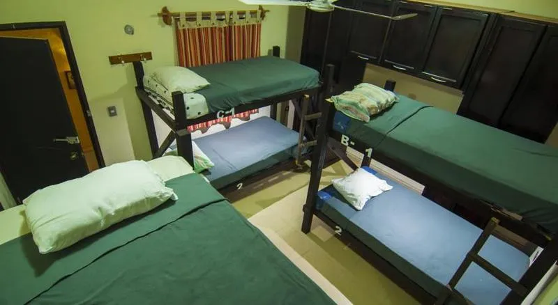 Bed in dormitory CAPACITY 5 WITH SHARED BATHROOM Room, Hostal Charlys, Cancun Area