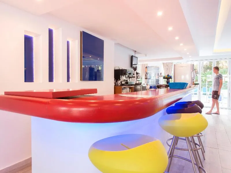 Bar, Guya Wave, Majorca