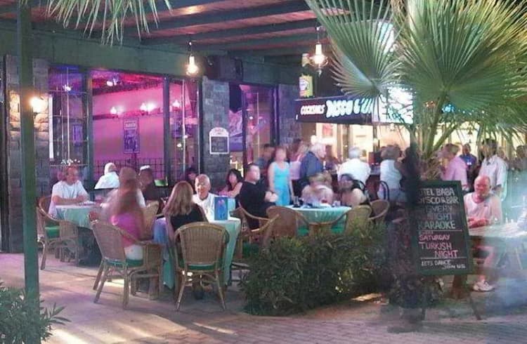 Bar, Baba, Bodrum