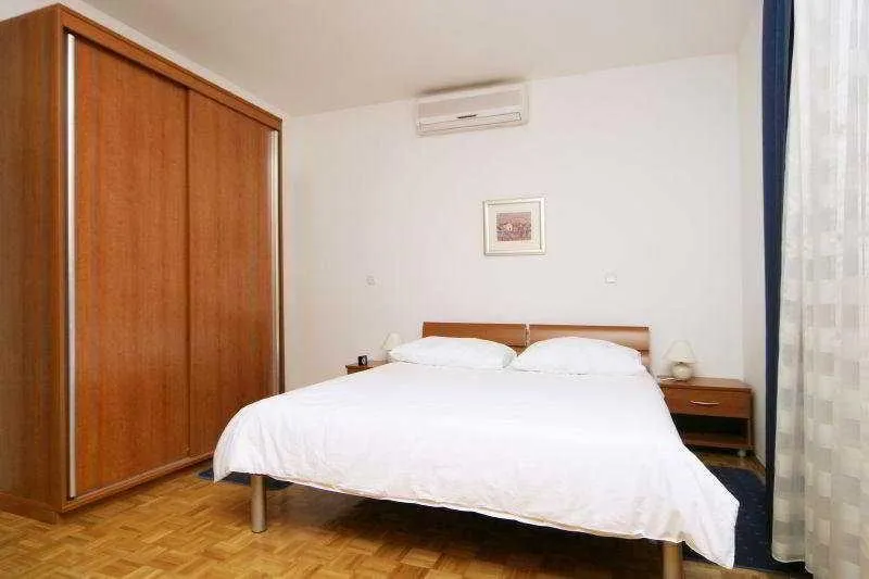 APARTMENT CAPACITY 2 ONE BEDROOM Room, Villa Pucisca, Split