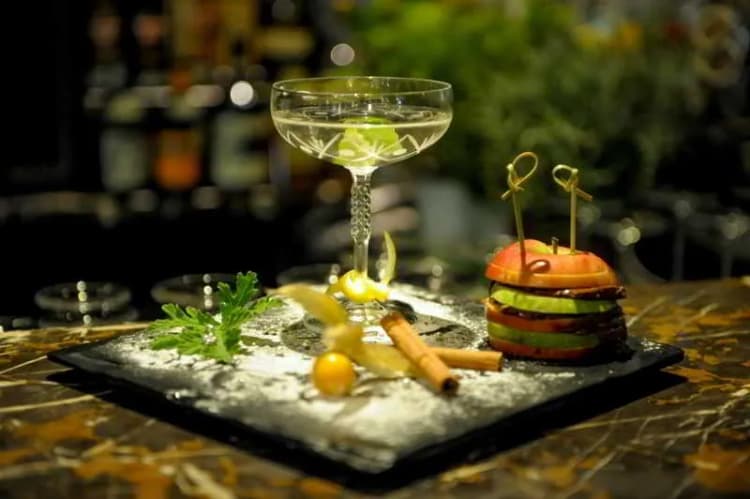 Bar, Pentelikon, Athens