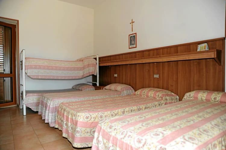APARTMENT CAPACITY 5 Room, Oasi Madre Della Pace, Naples