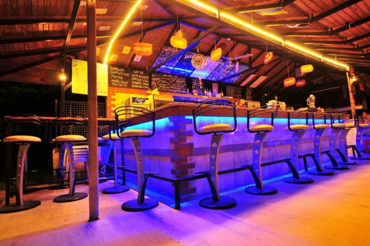 Bar, Pelin, Dalaman