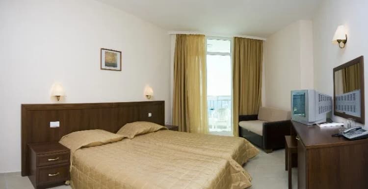 Room, Glarus, Varna