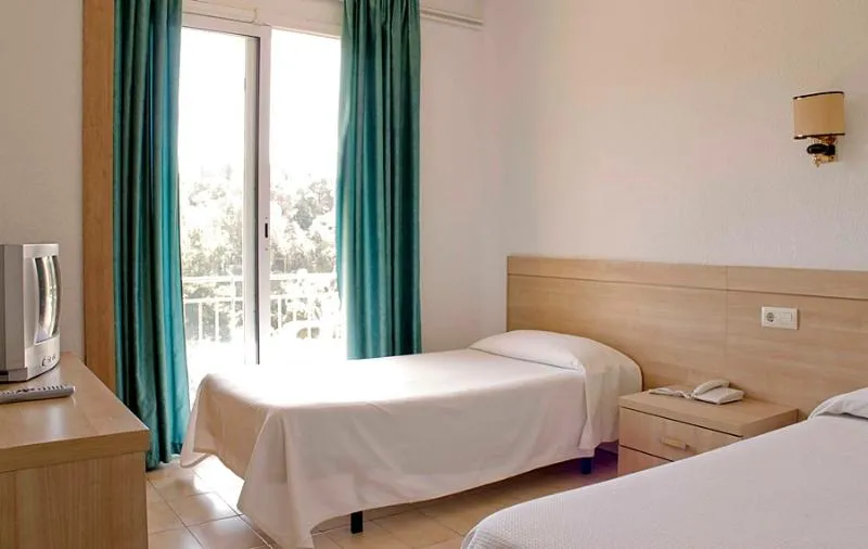 Double or Twin CAPACITY 4 Room, Montañamar Lloret, Costa Brava