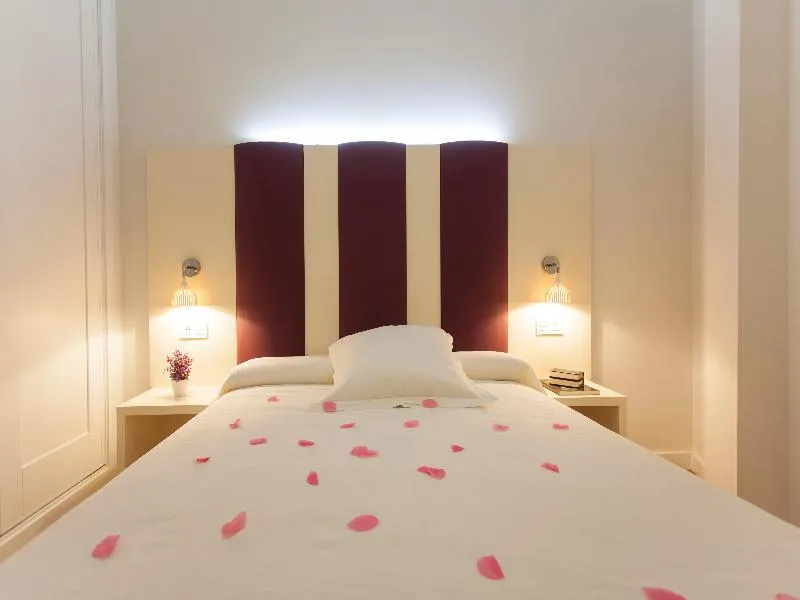 APARTMENT CAPACITY 4 ONE BEDROOM Room, Apartamentos Picasso Suites Málaga, Costa Del Sol