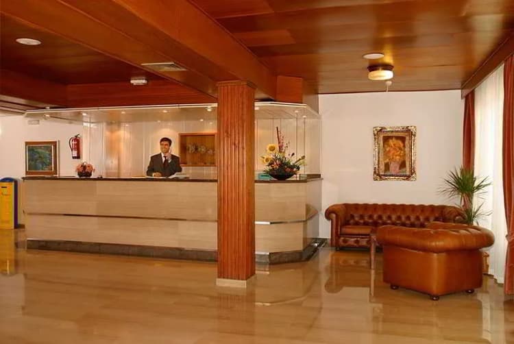 Lobby, Bulevar Paguera, Majorca
