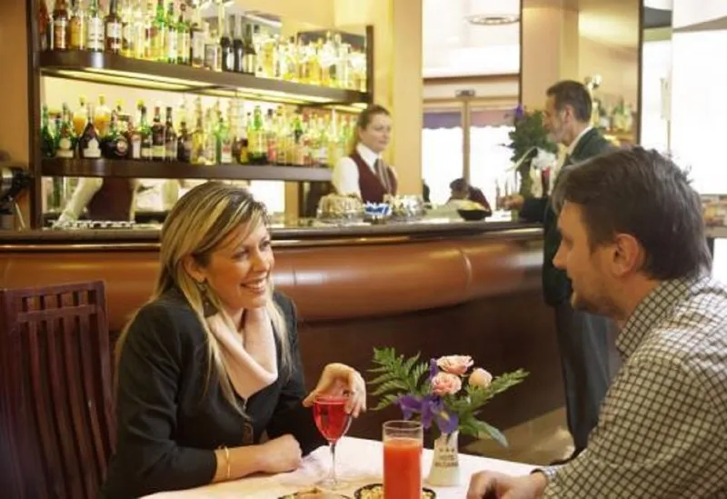 Bar, Valganna, Milan
