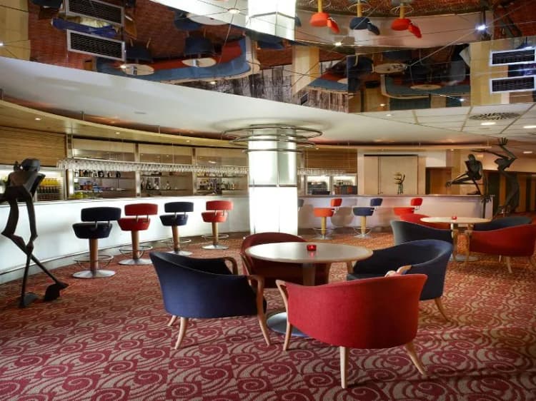 Bar, Orea Hotel Pyramida, Prague