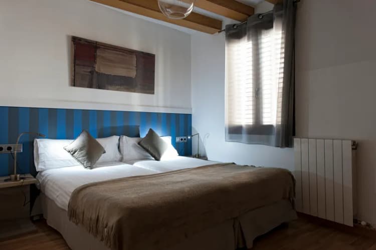 APARTMENT CAPACITY 4 ONE BEDROOM Room, MH Apartments Liceo, Barcelona
