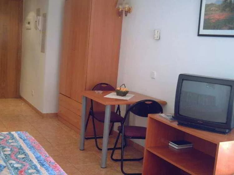 Room, Blanco y Negro, Costa Brava