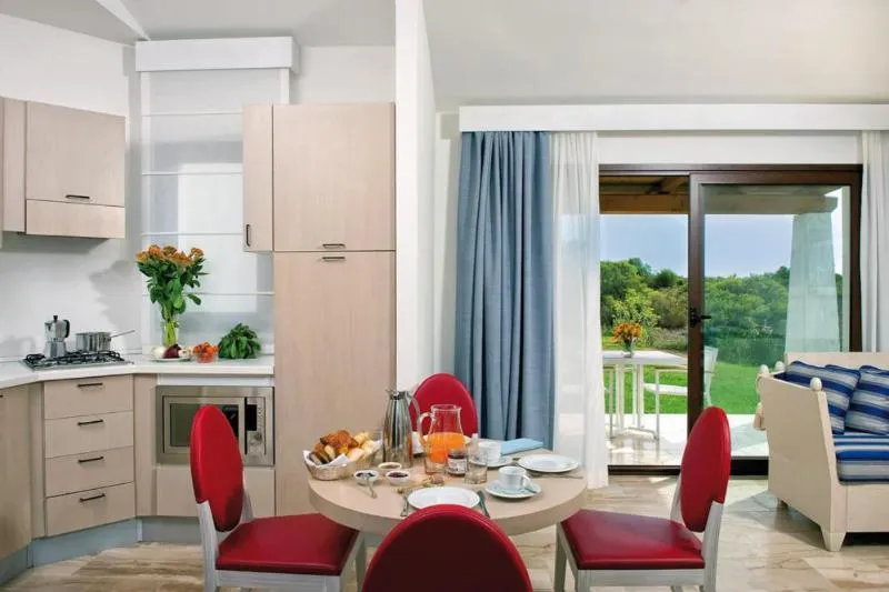 APARTMENT TWO BEDROOMS TWO BATHROOMS Room, Grande Baia Resort & Spa, Olbia