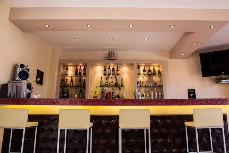 Bar, Penelope, Corfu
