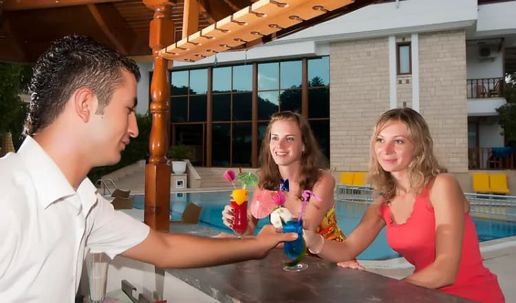 Bar, Felice, Antalya