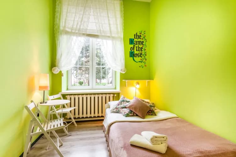 DOUBLE SINGLE USE WITH SHARED BATHROOM Room, The Secret Garden Hostel, Krakow