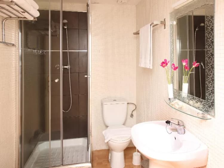 APARTMENT CAPACITY 2 TWO BEDROOMS Room, MH Apartments Plaza, Barcelona