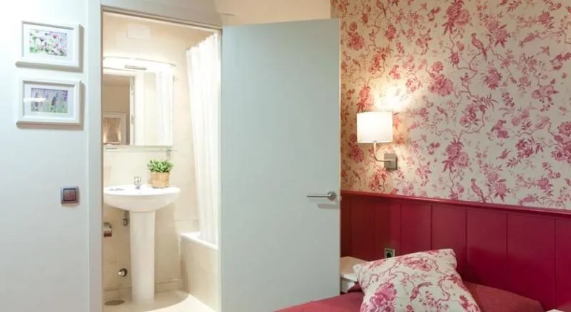 Double or Twin STANDARD Room, Hostal Matheu, Madrid
