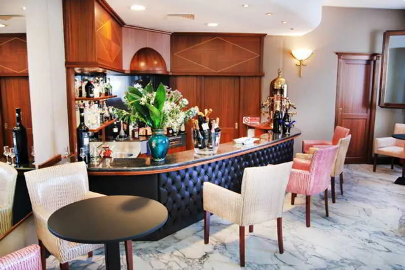 Bar, La Fayette, Naples