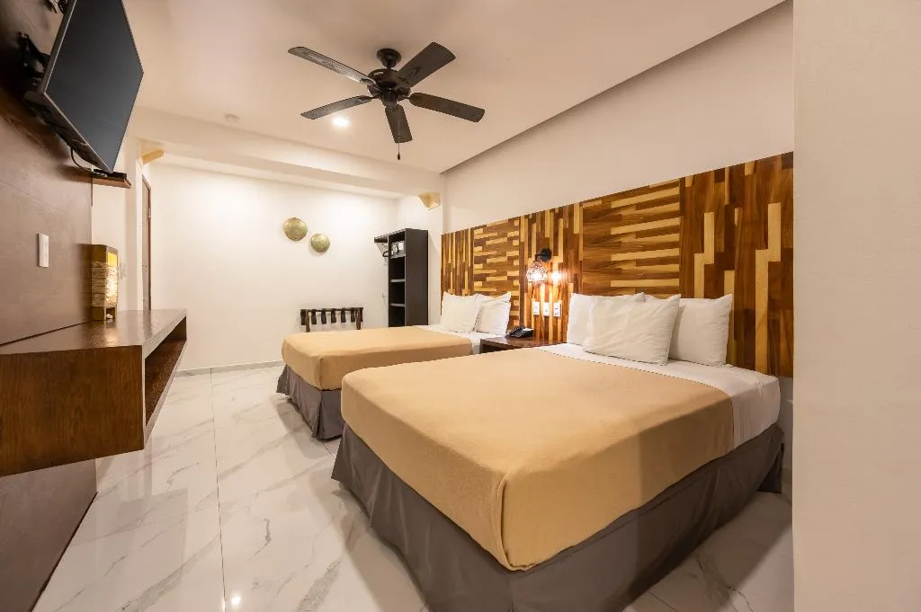 DOUBLE DELUXE QUEEN BED Room, Marvic Hotel, Playa Del Carmen