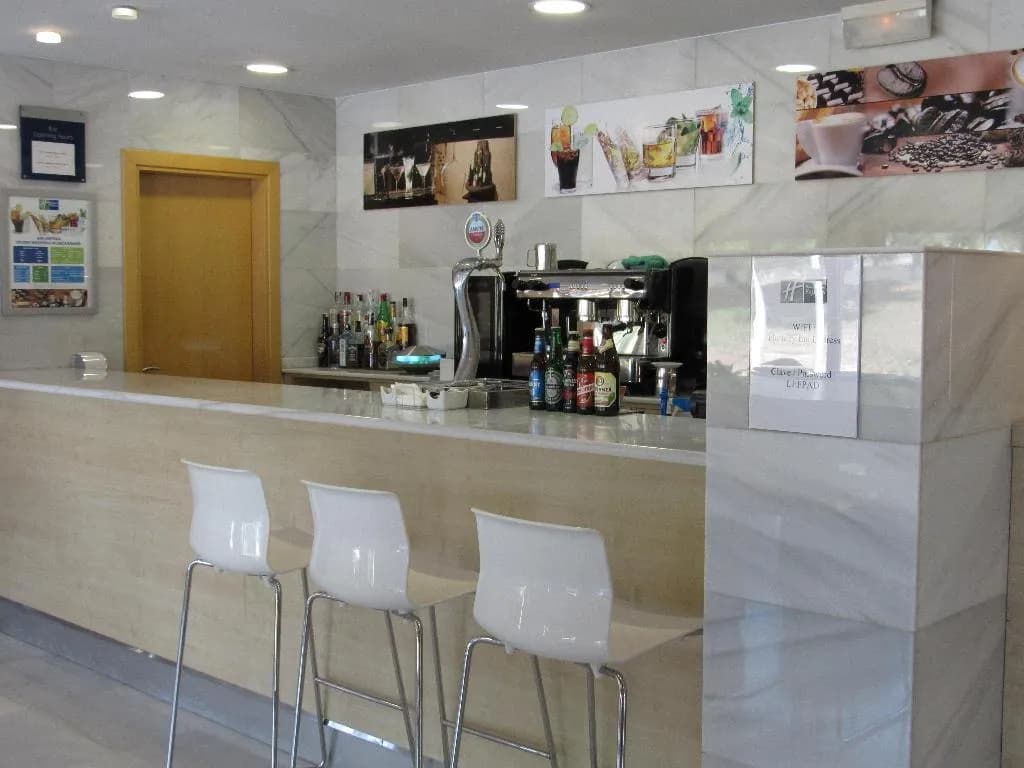 Bar, Holiday Inn Express Valencia Bonaire, Valencia