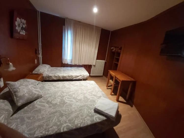 Double or Twin CAPACITY 3 Room, Hostal Porta De Nuria, Barcelona