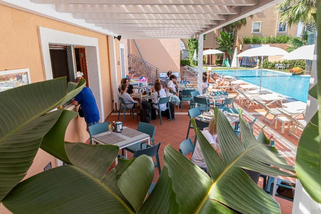Bar, Punta Nord-Est, Palermo