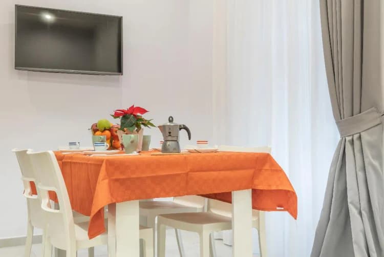APARTMENT WITH BALCONY Room, Casina Rossa, Naples