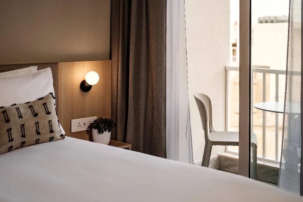 Room, Strand Suites, Malta