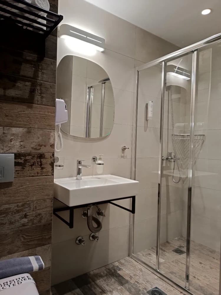 DOUBLE STANDARD Room, Elizabeth Queen Luxury Rooms, Thessaloniki