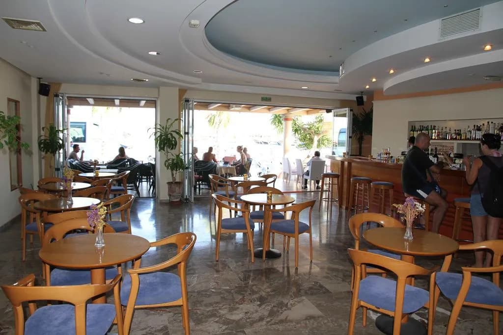 Bar, Astron, Kos