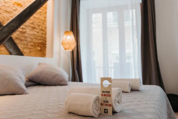 DOUBLE WITH DOUBLE BED Room, Hulot B&B Valencia, Valencia