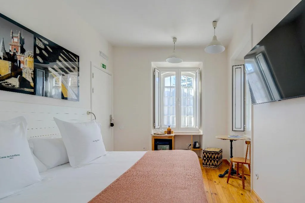 DOUBLE SUPERIOR WITH DOUBLE BED Room, Casa da Estefanea, Lisbon