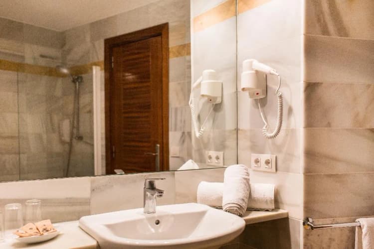 DOUBLE SINGLE USE STANDARD Room, Sagitario Hostal Ciutadella, Menorca