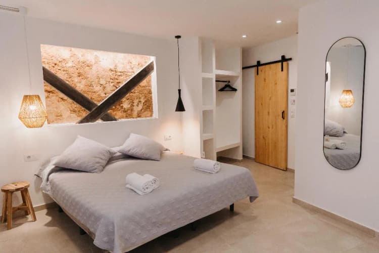 DOUBLE WITH DOUBLE BED Room, Hulot B&B Valencia, Valencia