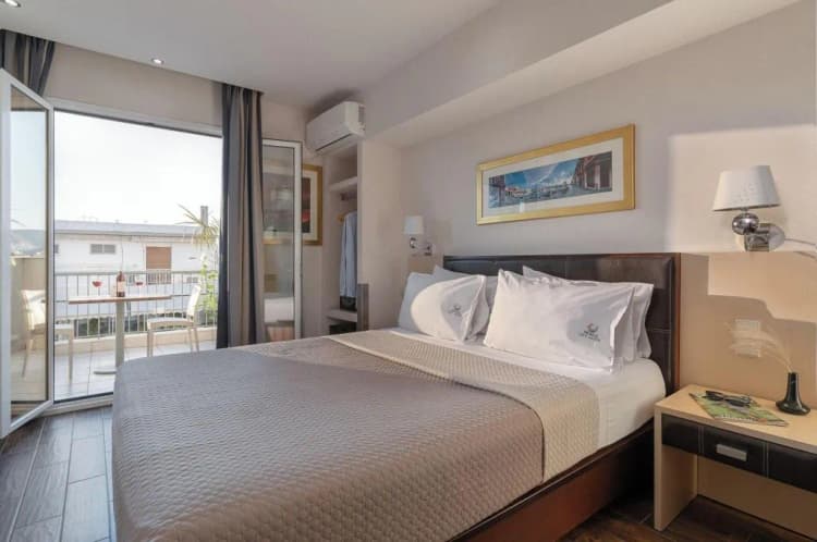 DOUBLE EXECUTIVE QUEEN BED Room, Piraeus City Hotel, Athens