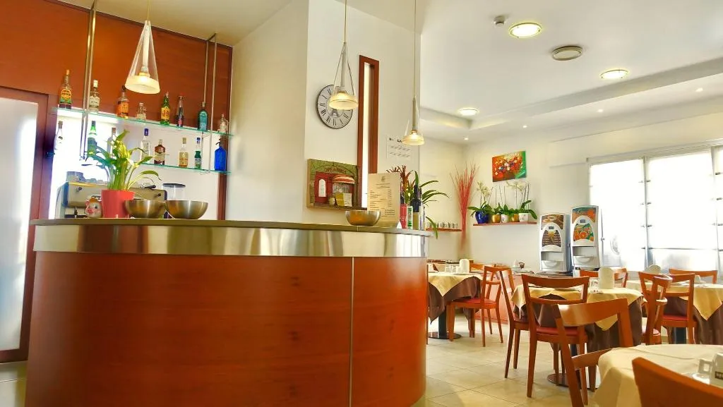 Bar, Paris, Venice