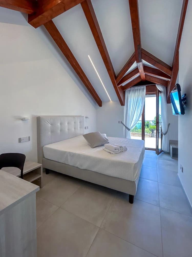 DOUBLE DELUXE SEA VIEW Room, Casa Milly, Naples