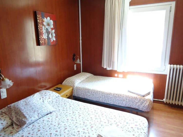 Double or Twin CAPACITY 3 Room, Hostal Porta De Nuria, Barcelona