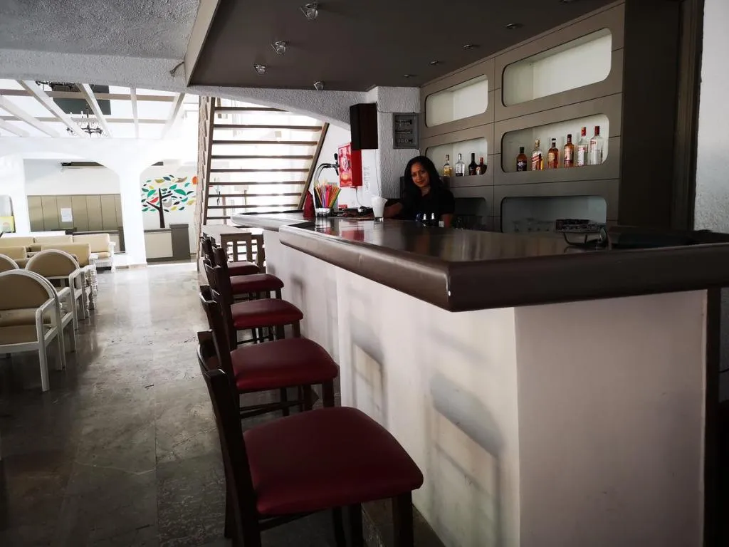 Bar, Apollon, Crete