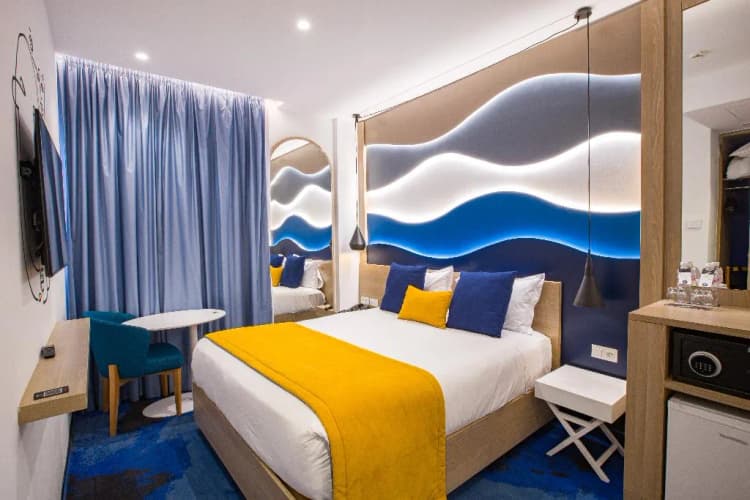 DOUBLE BASIC Room, Carlton, Tunisia