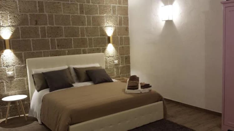Room, Via Del Duomo, Naples