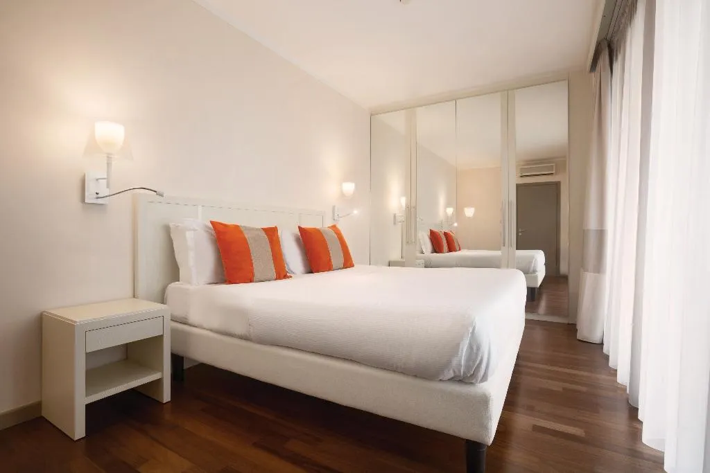 APARTMENT CAPACITY 1 ONE BEDROOM Room, Ramada Plaza Milano Hotel, Milan