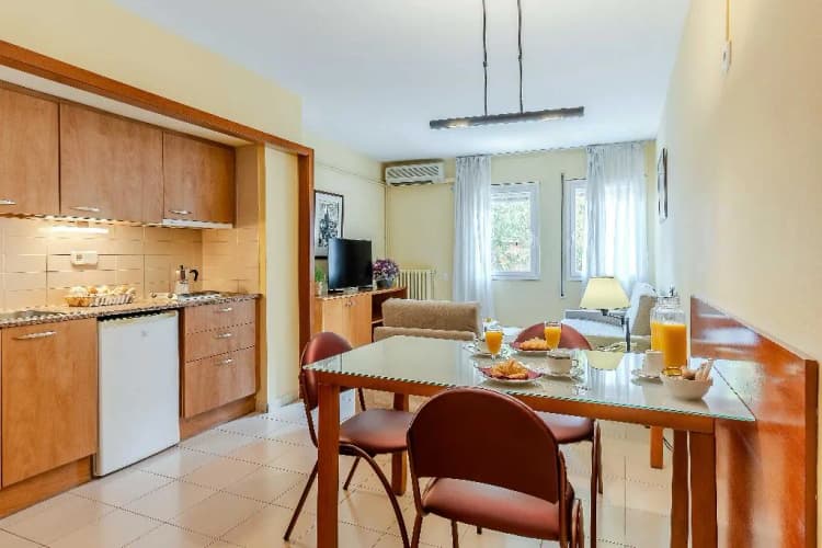 APARTMENT CAPACITY 1 Room, Aparthotel Bertran, Barcelona