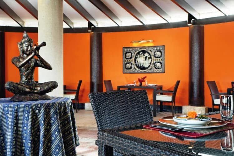 Bar, Movenpick Resort & Spa El Gouna, Red Sea Riviera