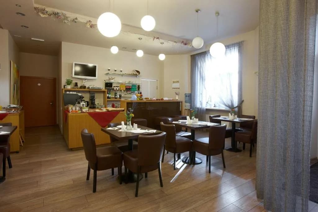 Bar, Edvards, Riga