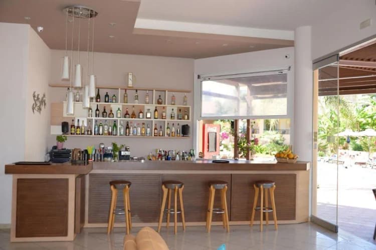 Bar, Helios, Crete