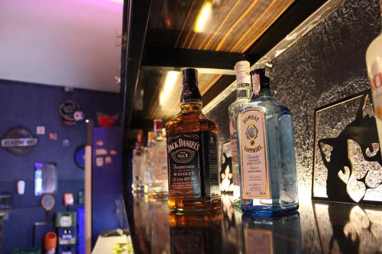 Bar, Tunacan, Dalaman